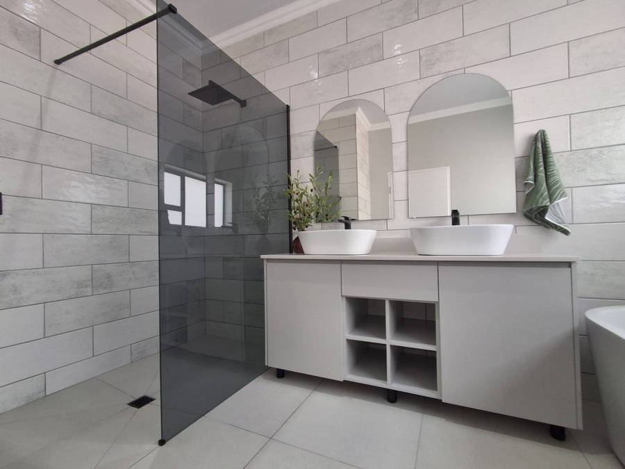 3 Bedroom Property for Sale in Stilbaai Wes Western Cape
